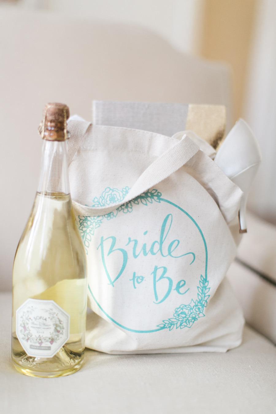 подарочная корзина на свадьбу. подарок невесте на свадьбу. подарочные наборы для молодоженов. подарок на девичник для невесты. подарок невесте на свадьбу.